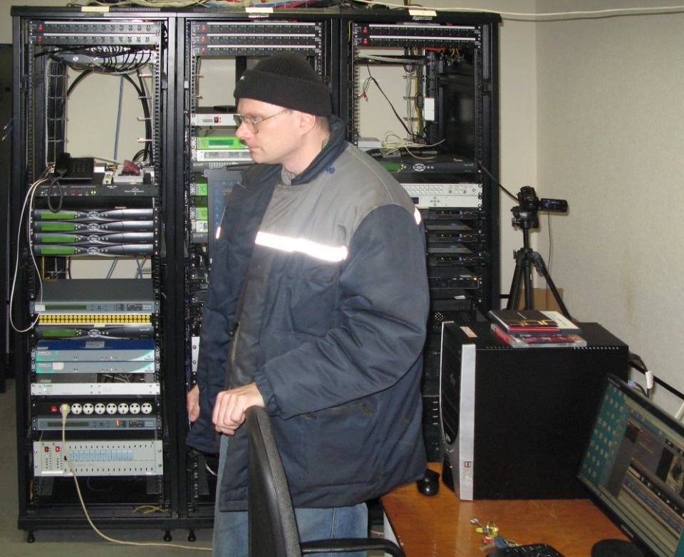 Говорит и показывает