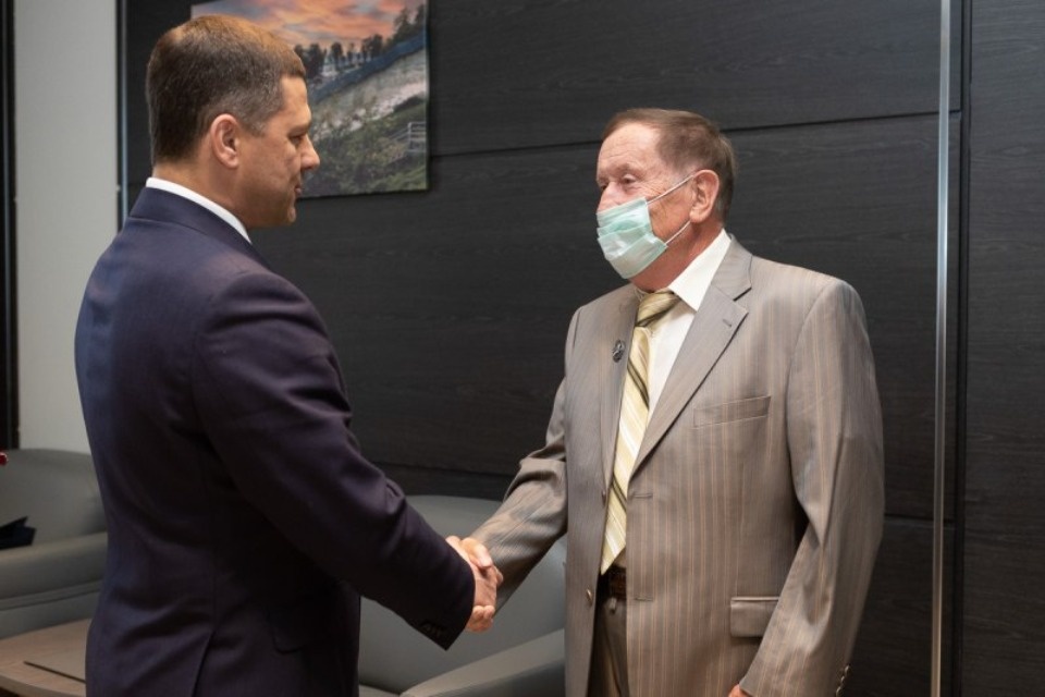 Медали «За заслуги перед Псковской областью» удостоен инженер Владимир Раскот 