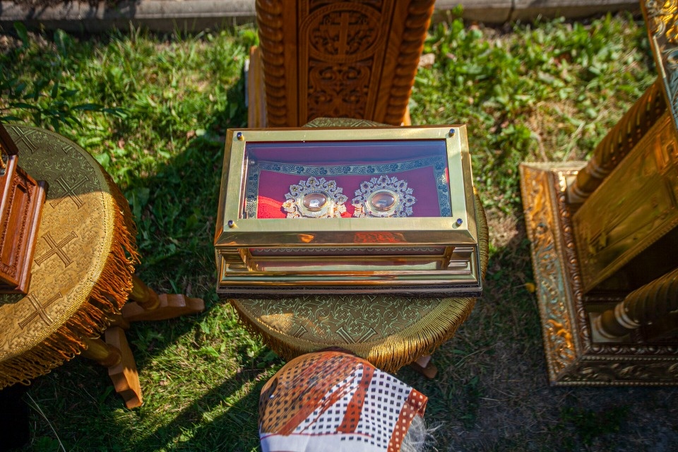 В псковский храм торжественно передали мощи святых апостолов Петра и Павла В псковский храм торжественно передали мощи святых апостолов Петра и Павла