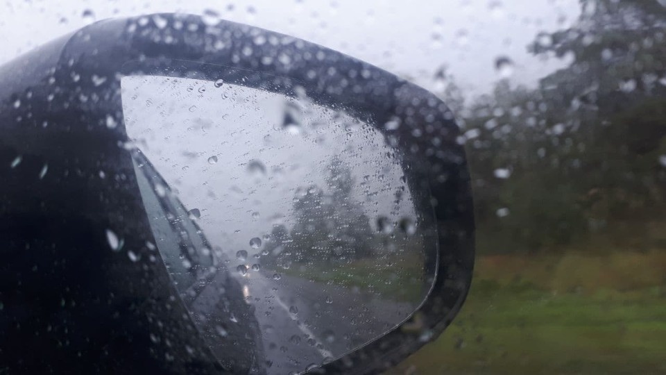 С 17:00 южные районы Псковской области накроют грозы