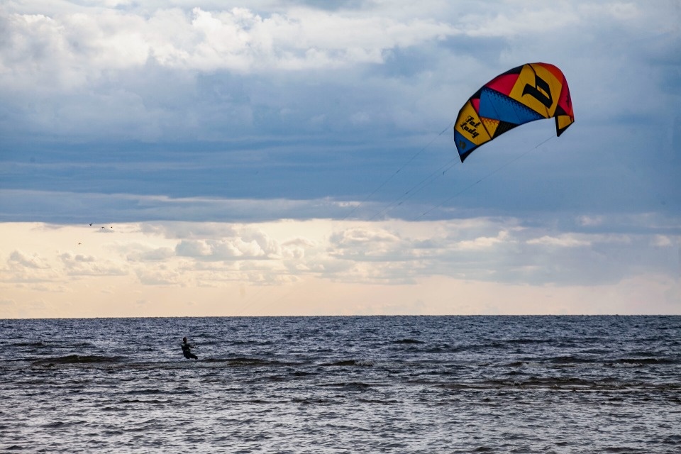 Ветер и паруса в небе