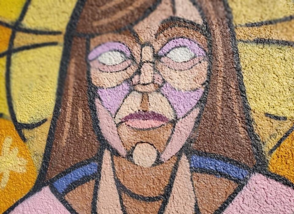 Изображающее новую каноничность граффити появилось на окраине Пскове