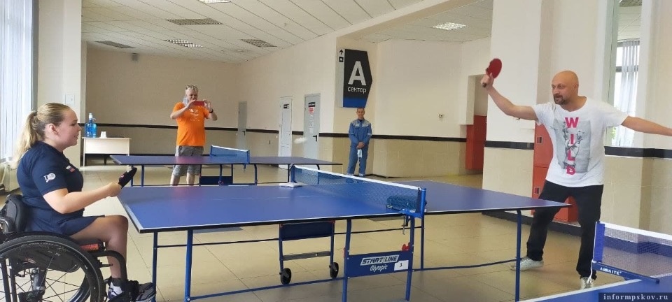 Гоша Куценко сыграл с псковской теннисисткой в пинг-понг