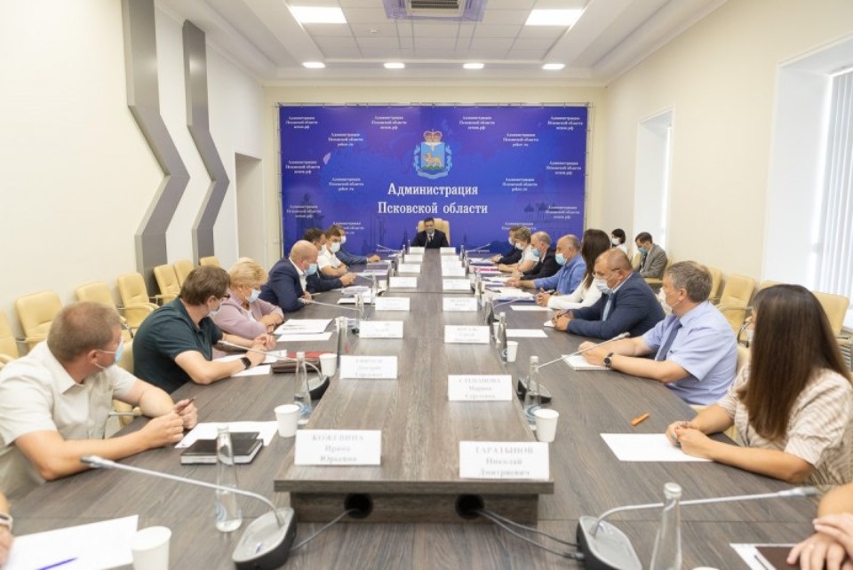 Из-за задержки в пуске воды выговоры объявлены директору водоканала, замглавы администрации Пскова и вице-губернатору