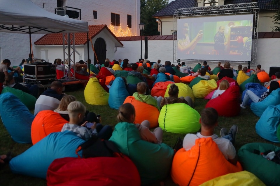 Кино в мешках