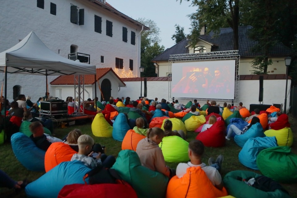 Кино в мешках