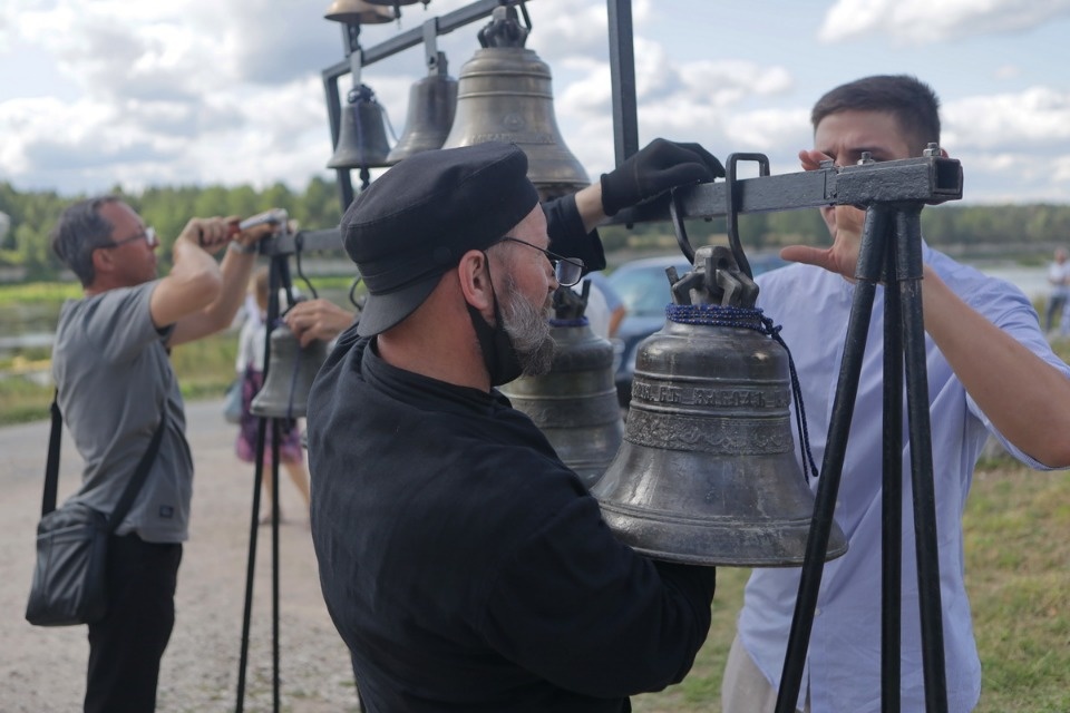 Звонят колокола