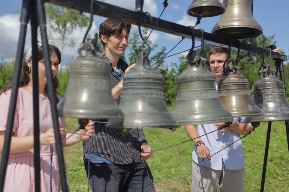 Звонят колокола