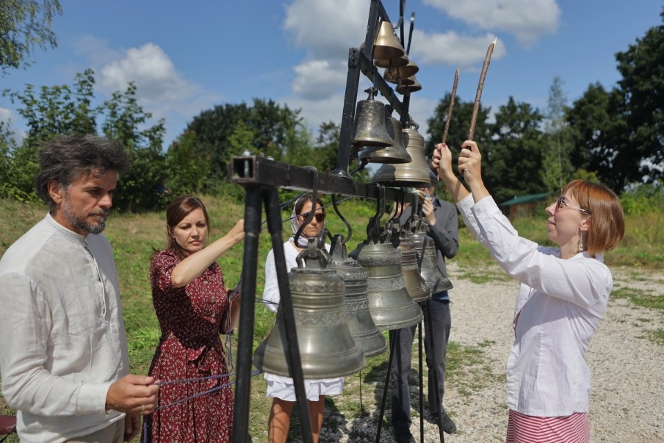 Звонят колокола