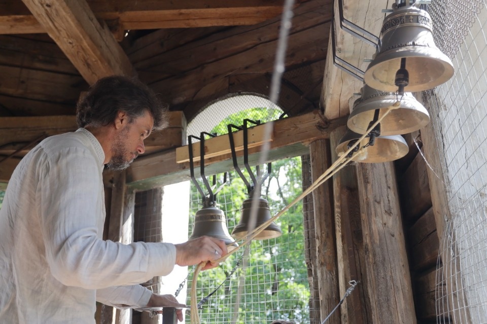 Звонят колокола