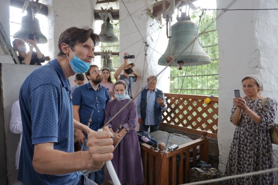 Звонят колокола