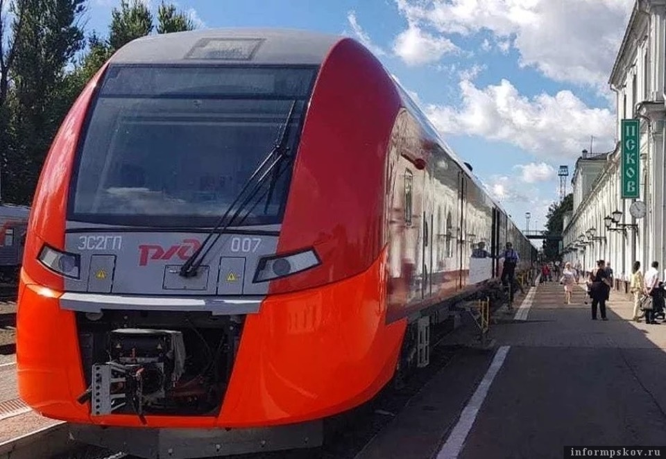 «Ласточки» задерживаются в пути из-за поломки тепловоза «Ласточки» задерживаются в пути из-за поломки тепловоза