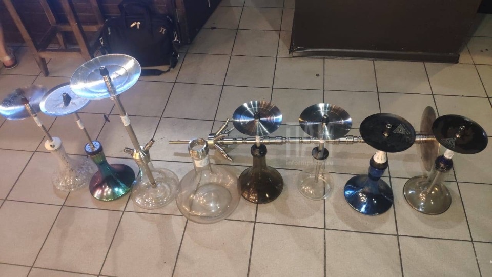 На 17 человек составили административные протоколы за посещение нелегальной кальянной в Пскове