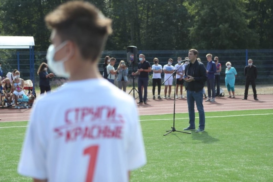 В Стругокрасненском районе открыли новый пришкольный стадион