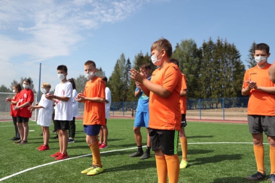 В Стругокрасненском районе открыли новый пришкольный стадион