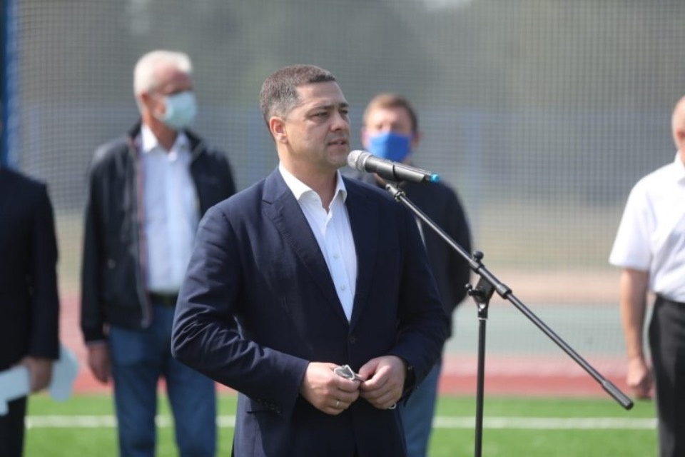 В Стругокрасненском районе открыли новый пришкольный стадион