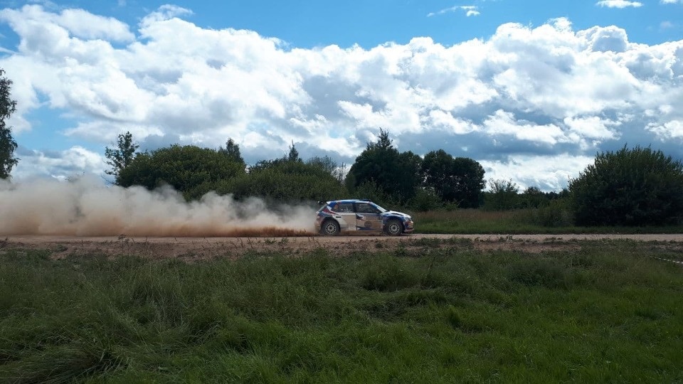 Экипаж из Петербурга победил на этапе Чемпионата России по ралли на псковских дорогах