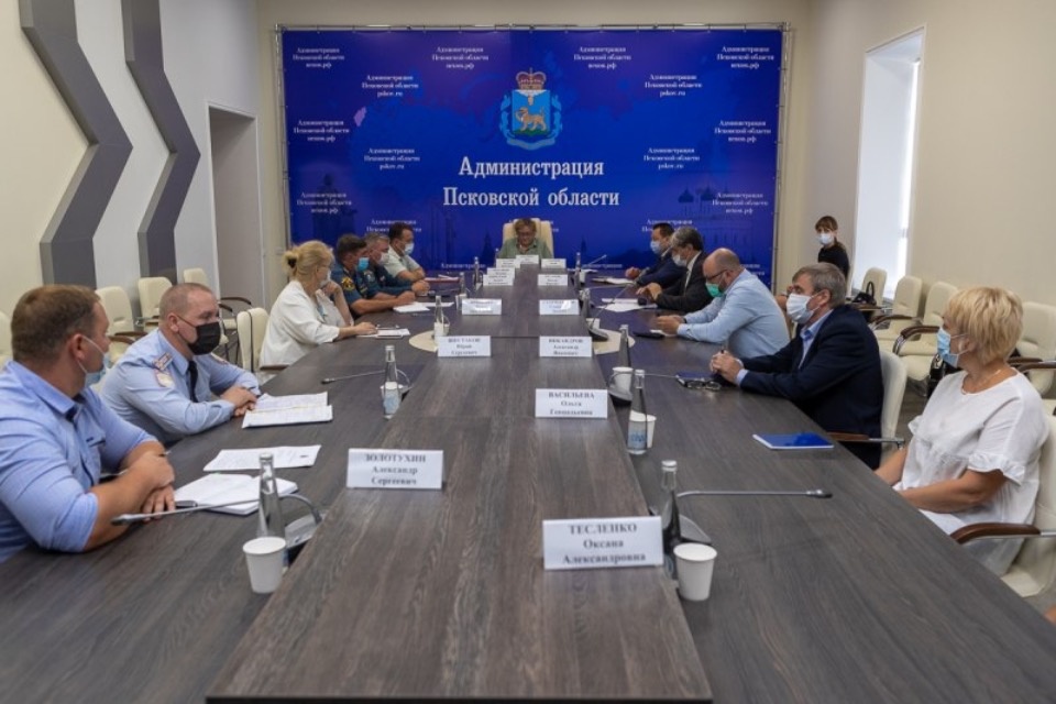 Ограничительные мероприятия по АЧС могут частично отменить в Псковской области через 30 дней