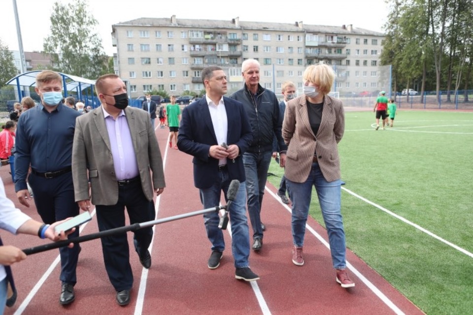 Новый пришкольный стадион появился в Дновском районе