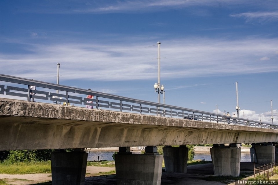 Объявлен конкурс на разработку проекта временного моста в центре Пскова