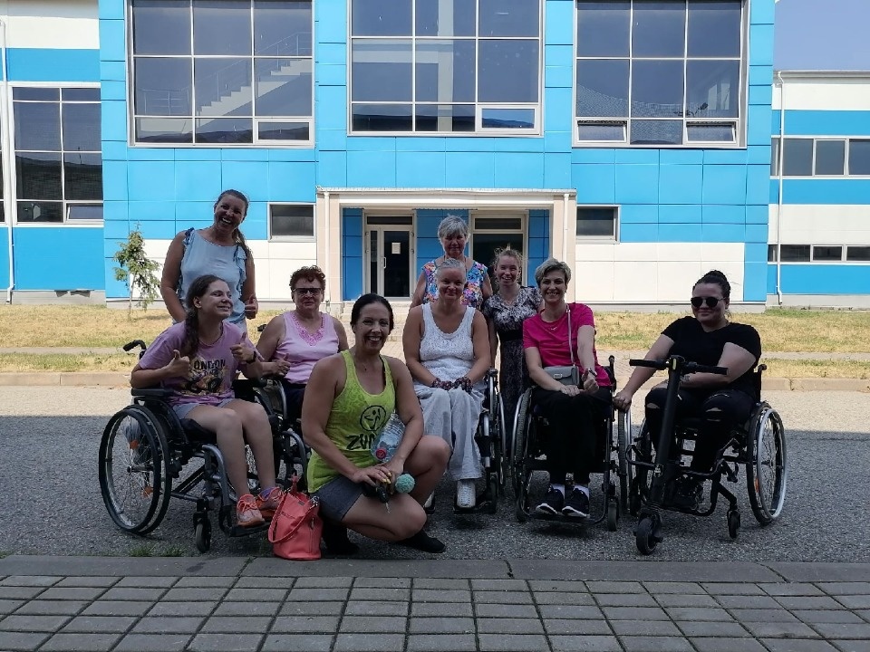 Площадка с уличными тренажерами для инвалидов появится в Пскове