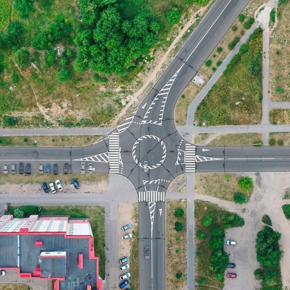 Круговое движение появится на перекрестке улиц Шестака и Достовалова в Пскове Круговое движение появится на перекрестке улиц Шестака и Достовалова в Пскове