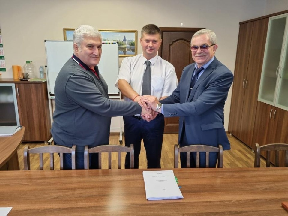 Коллективный договор подписали профсоюзы с руководством Псковпасажиравтотранса