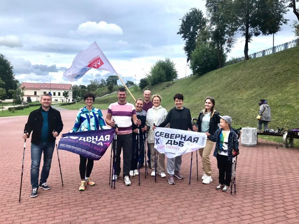 На тренировки по скандинавской ходьбе приглашает всех желающих Псковский облсовпроф