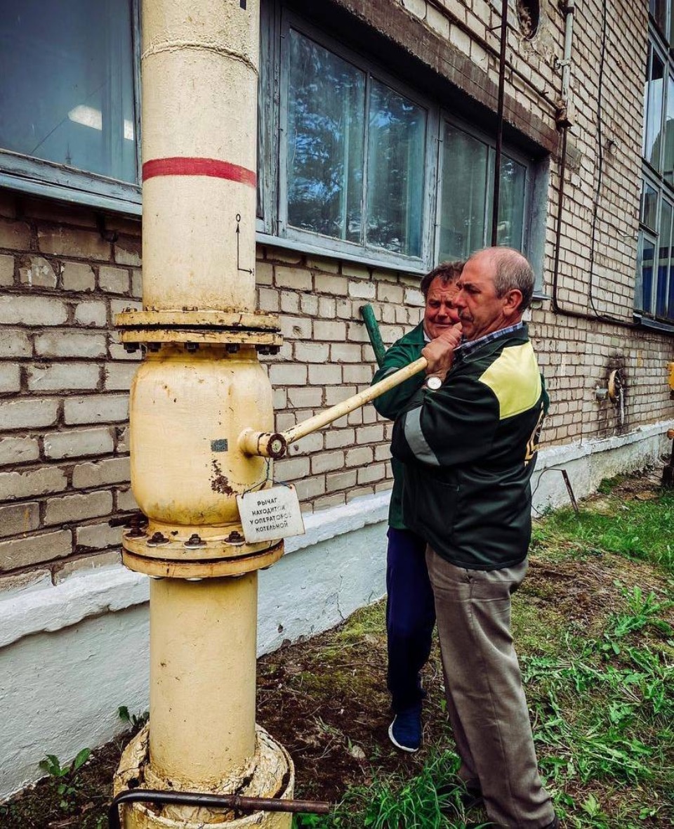 К вечеру горячая вода поступит во все дома на Завеличье в Пскове 
