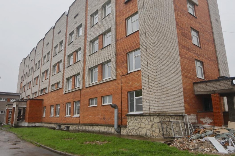 Поликлинику №2 планируется открыть в бывшем роддоме Пскова осенью