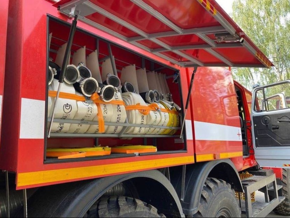 Еще две пожарные автоцистерны поступили в Псковскую область