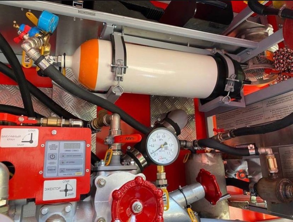 Еще две пожарные автоцистерны поступили в Псковскую область