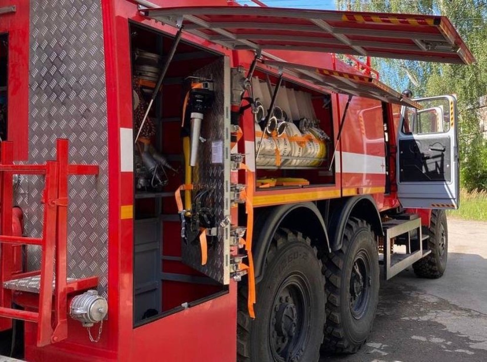 Еще две пожарные автоцистерны поступили в Псковскую область