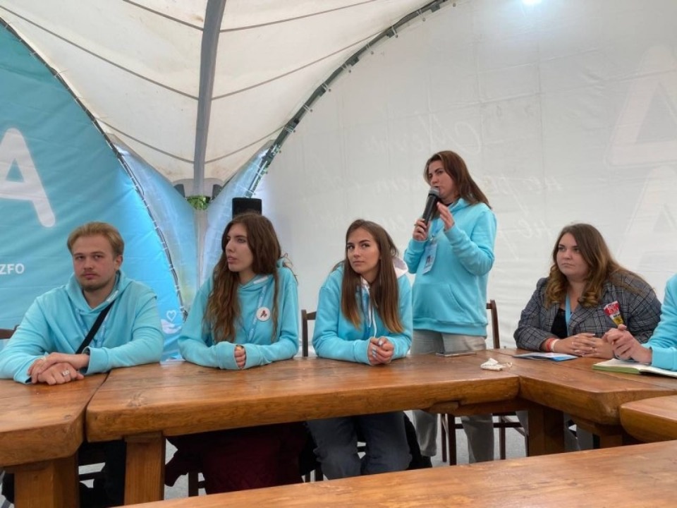 Михаил Ведерников обсудил с псковской молодежью вопросы трудоустройства 