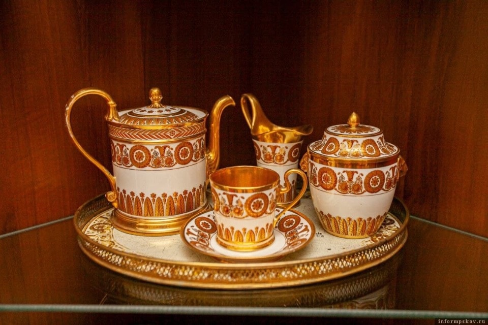 Псковичам рассказали, какие сокровища скрывает фондохранилище музея-заповедника