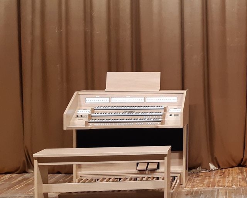 Электронный орган появился в псковском колледже искусств
