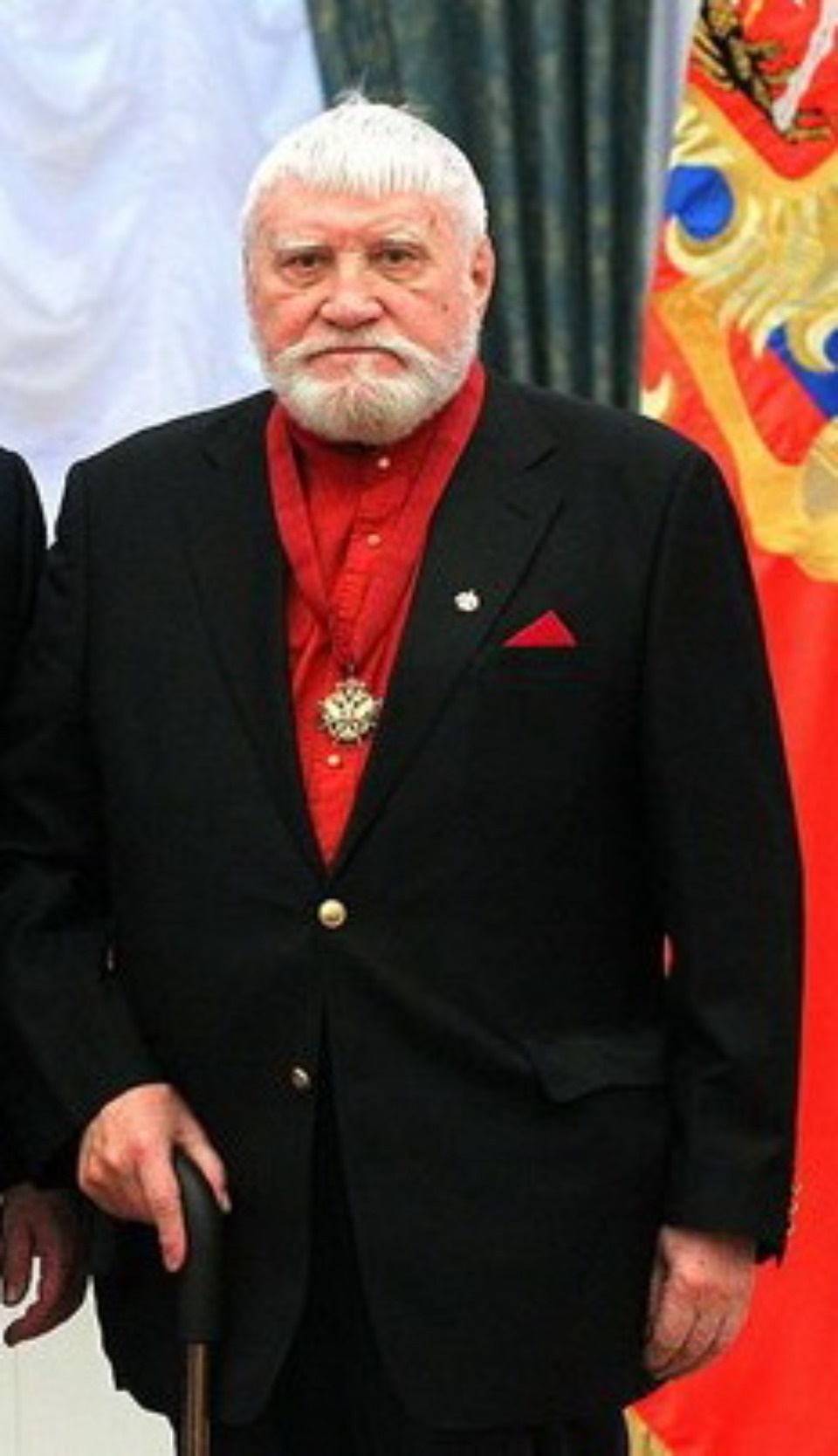 Картины псковского художника попали на этикетки французской винодельни из списка ЮНЕСКО