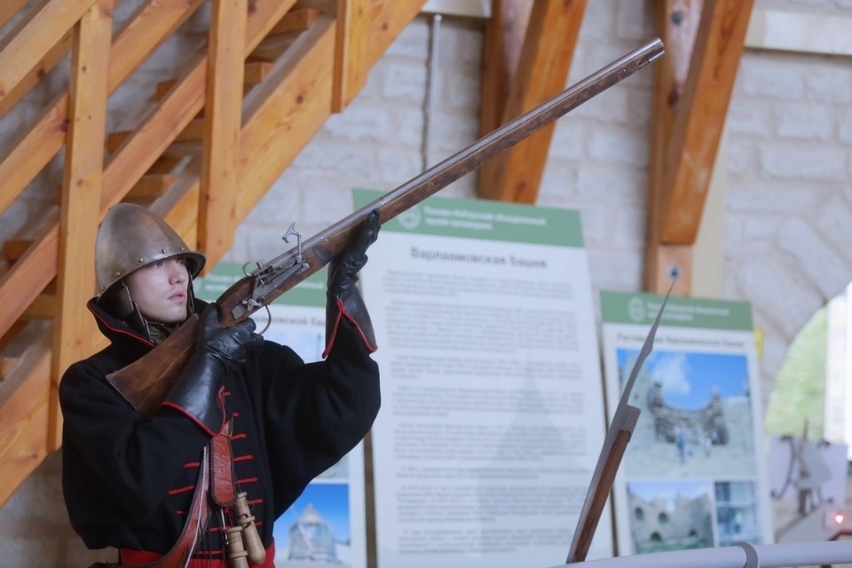 Подарок школьникам