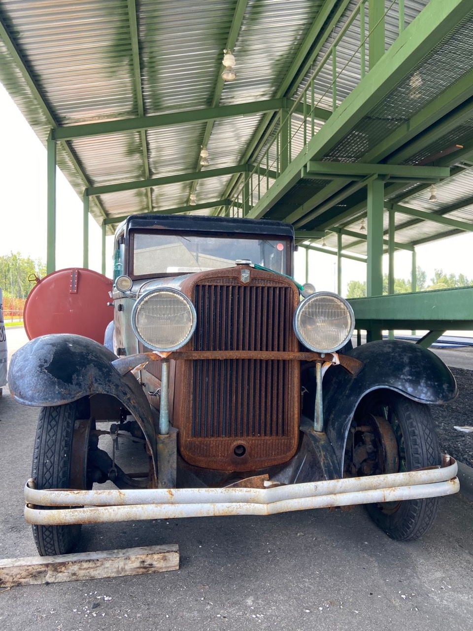 Старинный автомобиль не позволили вывезти в Белоруссию псковские таможенники