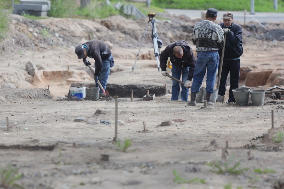 И вновь продолжается бой?.. И вновь продолжается бой?..