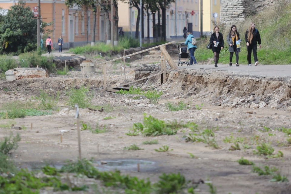 И вновь продолжается бой?.. И вновь продолжается бой?..