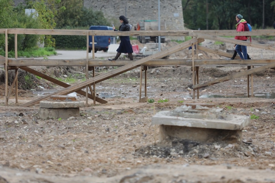 И вновь продолжается бой?.. И вновь продолжается бой?..