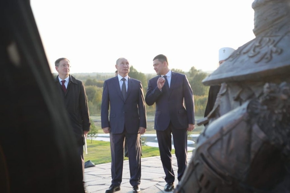 Президент России Владимир Путин принимает участие в открытие мемориала «Александр Невский с дружиной»