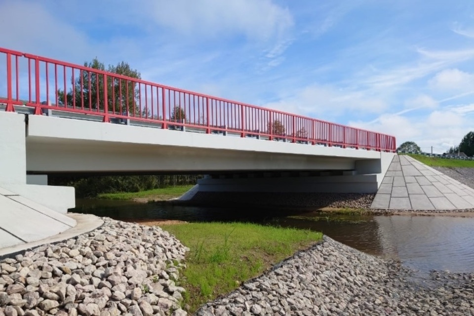 Завершен капитальный ремонт моста через реку Кобылицу в Псковской области