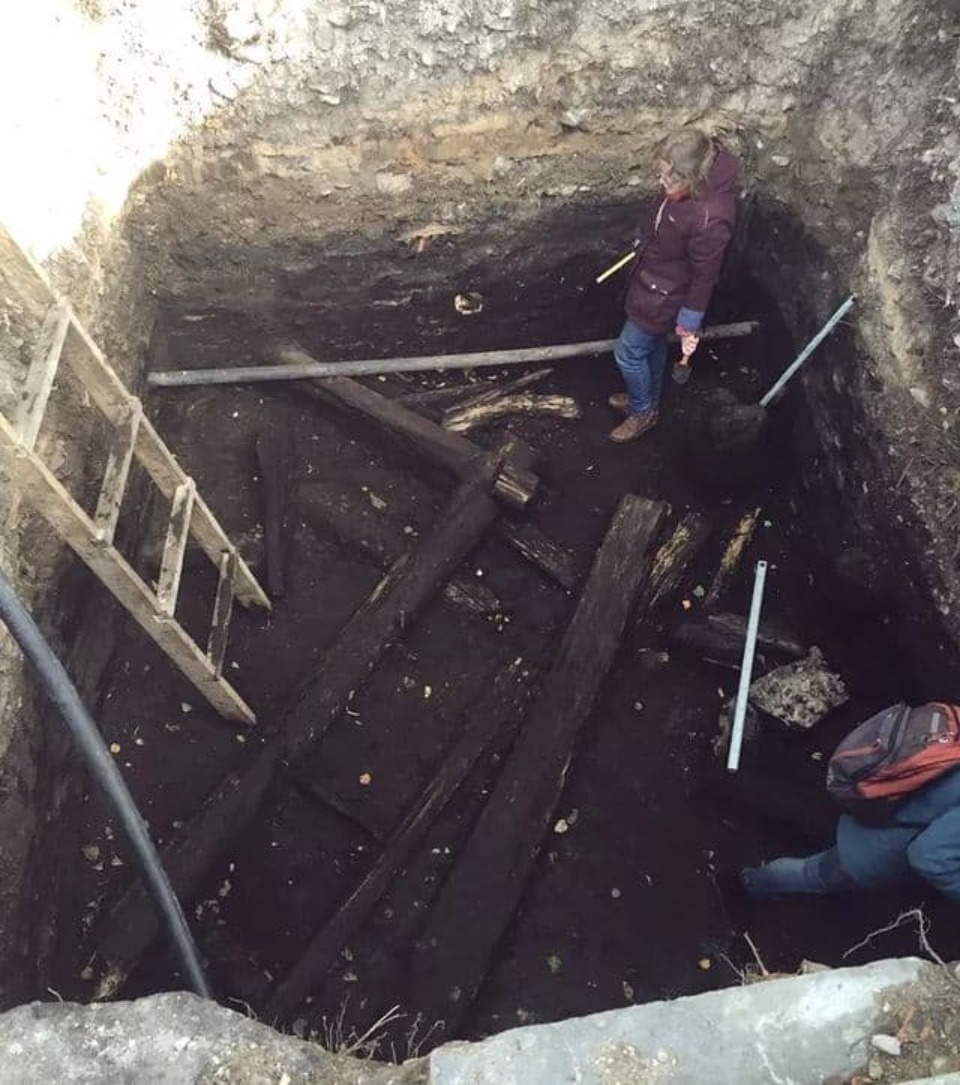 Неизвестную ранее постройку выявили в центре Пскова