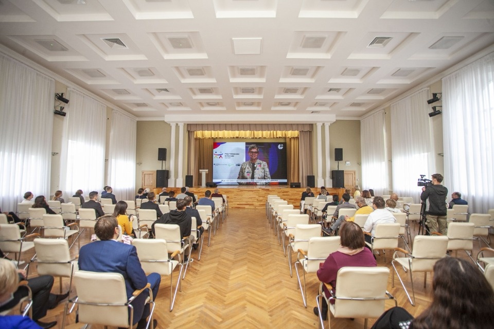Наводить мосты