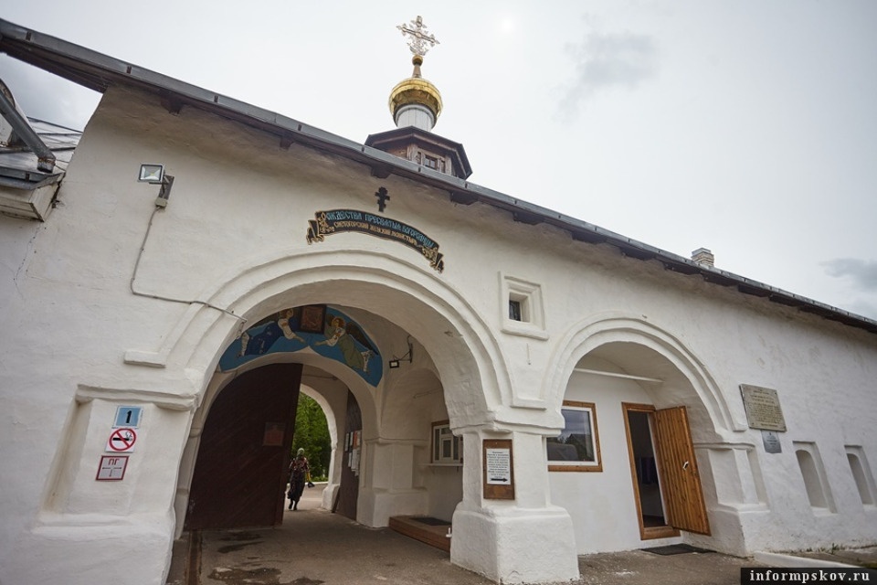 Псковичей приглашают на праздничную литургию в соборе Рождества Богородицы