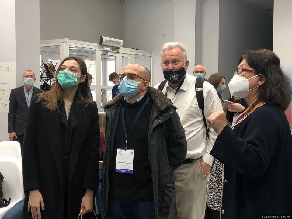 Центр общественного наблюдения Псковской области посетили иностранные эксперты