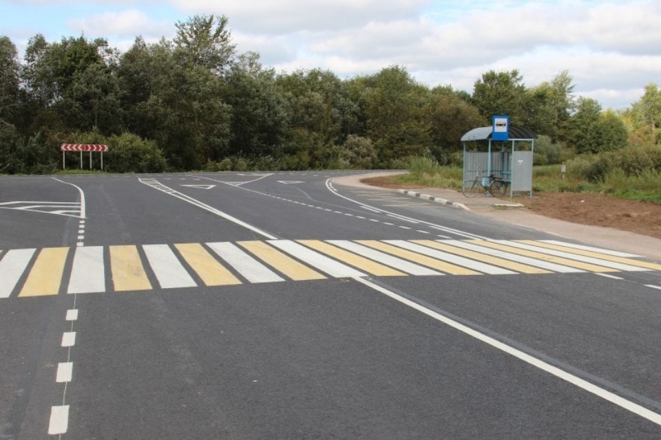 В Псковской области завершен ремонт дороги к поселку Дедовичи В Псковской области завершен ремонт дороги к поселку Дедовичи