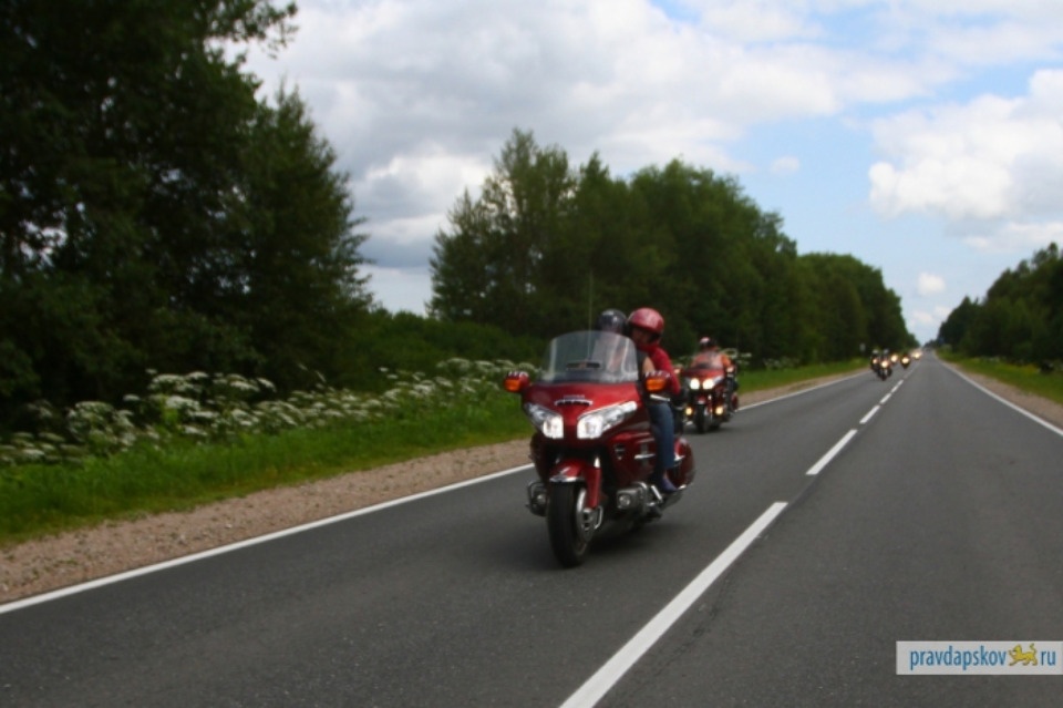 Раритетный мотоцикл украли у псковича на юге Санкт-Петербурга